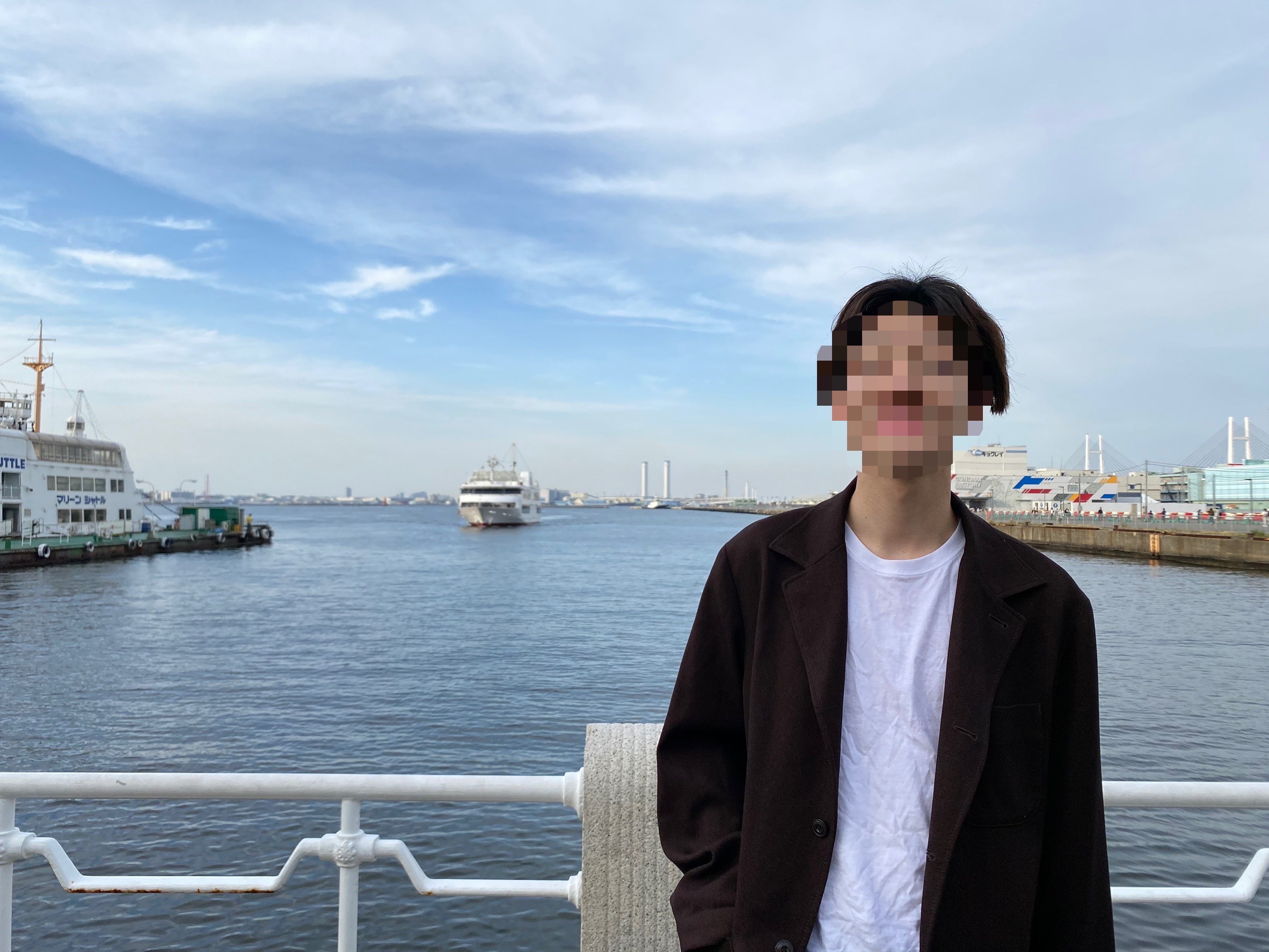 真顔の証明写真風